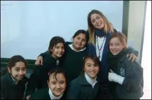 A-t-elle des cours particuliers ou va-t-elle dans une école ?