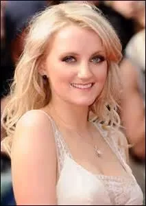 Par qui Luna est-elle invitée à la fête du professeur Slughorn ?