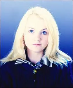 De quelle couleur la robe de Luna est-elle lors du mariage de Fleur et Bill ?