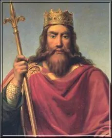 L'histoire nous enseigne que Clovis a été le premier roi de France. Or cela est impossible puisqu'à son époque la France n'existait pas encore. Mais alors, quel a été le premier vrai roi de France ? (Attention je ne parle pas de celui qui a été le premier à être couronné en tant que tel).