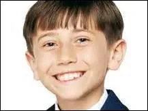 Comment ce garçon ayant un père policier s'appelle-t-il ?