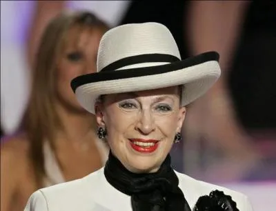 Cherchez son nom ! Ce pourrait bien être "la Belle .....", c'est à dire :