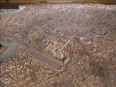 À son apogée elle avait combien d'habitants ?