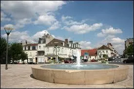 Nous partons &agrave; la d&eacute;couverte de Chantilly. Ville picarde connue notamment pour son ch&acirc;teau, elle se situe dans le d&eacute;partement ...