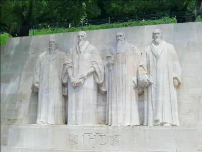 Que fit Théodore de Bèze, réformateur genevois, pendant la nuit de l'Escalade ?