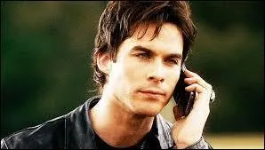 Damon change au cours des épisodes, il devient :