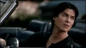 Par quel fantôme va-t-il apprendre qu'il y a une arme permettant de tuer un vampire originel ?