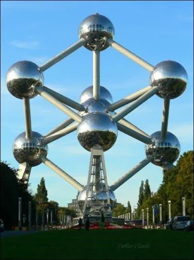 Comment s'appelle cette structure énorme ?