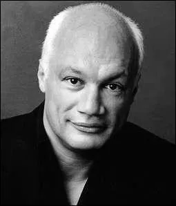 Eric-Emmanuel Schmitt est aussi bien romancier que réalisateur. Quel film, adapté d'un de ses ouvrages, a-t-il réalisé ?