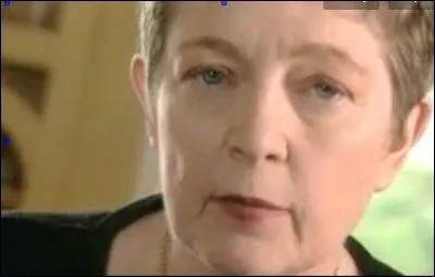 Et vous soutenez longtemps nos yeux dans ce clip d'Alain Corneau (2003) : c'est nous et votre voix qui tremblons lorsque vous parlez de...