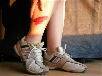 Frôler, chatouiller, tâtonner, érafler sont-ils des verbes synonymes ?