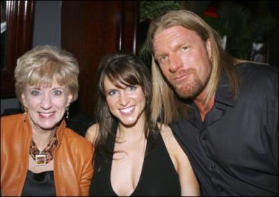 A quel membres de la famille McMahon a-t'il fait un DDT & RKO ?