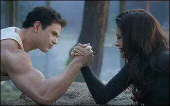 Comment s'appelle l'acteur qui joue le rôle d'Emmet Cullen ?