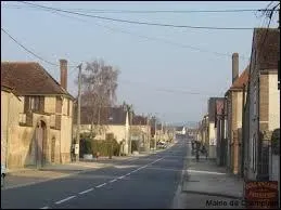 Nous traversons la commune bourguignonne de Champlost. Nous sommes dans le département n° ...