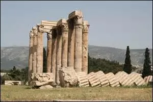 O&ugrave; l'a&eacute;roport international d'Ath&egrave;nes, Elefth&eacute;rios-Veniz&eacute;los, est-il situ&eacute; ?