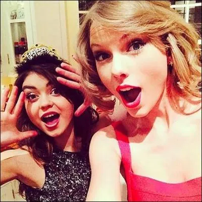 C'était écrit dans le ciel que l'animatrice des Teen Choice Awards était l'âme-sœur de Taylor Swift. Un an seulement sépare les deux stars. Vous savez son nom ?