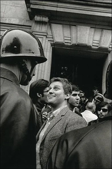 Un lieu : la Sorbonne, une date 1968, avec ces deux indices pouvez-vous me dire qui est sur la photo ?