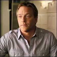 Voici Tom, on va dire qu'il a commis pas mal d'erreurs auprès de sa fille ...