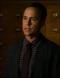 Voici Byron, il aura souvent reproché à sa fille ... de fréquenter Ezra !