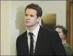 La mère d'Hanna est sortie avec.... pour ne pas avoir d'ennui.