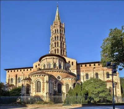 A Toulouse, la basilique Saint-Sernin est connue pour son clocher mais elle présente aussi de nombreux chapiteaux finement sculptés, combien en compterez-vous ?