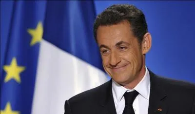 Bon sang ! Mais c'est Sarko ! Nicolas Sarkozy aurait-il du sang bleu ?
