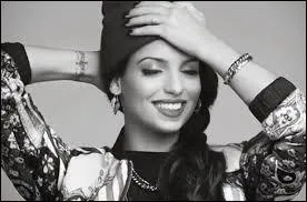 Quel genre de chaussures porte-t-elle au quotidien ?