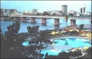 En quelle année Abu al-Atahiyah est-il né ?