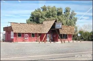 Comment la partie à l'est de la ville est-elle appelée ?