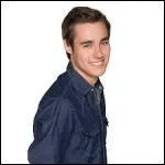 Dans la saison 2, Violetta a été amoureuse de Diego mais en réalité, elle était amoureuse de...