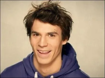 Antoine, le fils de Marjorie, fait-il du hockey ?