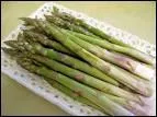 L'Europe connaît un festival d'asperges : les normandes au beurre citronné, les bavaroises à la béchamel, en toast avec des oeufs brouillés pour les vertes, huile d'olive, ail, en Espagne.