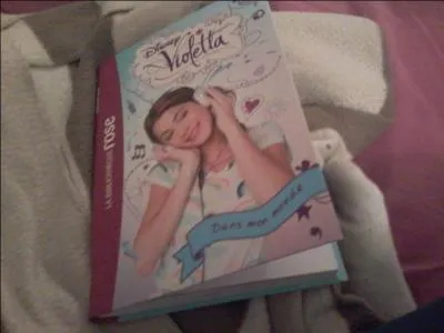 Dans la saison 1, quel âge a Violetta ?