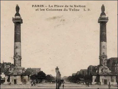Les colonnes de la Barrière du Trône sont surmontées des statues de :