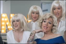 "Le monde est aux blondes, méfie-toi des blondes décolorées."