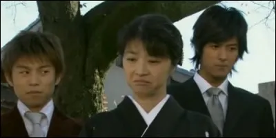 Qui travaille avec Harue à l'épicerie ?