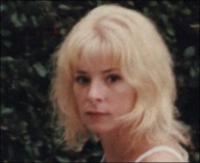 Mylène Farmer est blonde.