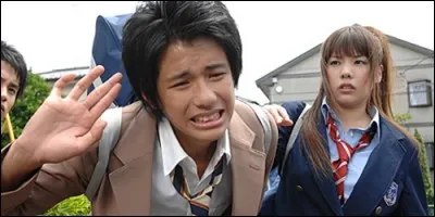 Tomu Nishikawa a oblig&eacute; son meilleur ami &agrave; int&eacute;grer la m&ecirc;me &eacute;cole que lui.