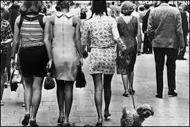 A qui doit-on l'apparition de la mini-jupe en France en 1965 ?