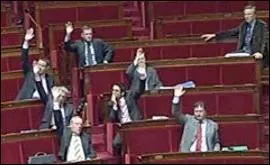 Surprise: jeudi midi, lors du vote final de la loi Hadopi, l'Assemble nationale a rejet le texte. Selon le gouvernement, pourquoi la majorit s'est-elle retrouve minoritaire?