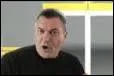 Quel sorte de sportif extrême-oriental vient percuter les fenêtres Tryba dans la pub animée par Jean-Marie Bigard ?