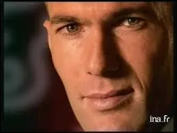 Zinedine Zidane a fait beaucoup de publicités. J'ai retenu celle qu'il a faite pour la marque Generali. Quel produit vend cette marque ?
