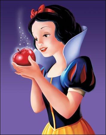 Comment s'appelle la merveilleuse princesse, née dans un mois froid et endormie en mangeant une pomme enchantée ?