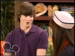 Comment s'appelle le meilleur ami de Justin ?