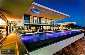 En quelle année les villes de Toulouse et de Dakar ont-elles été reliées par un transport aérien ?