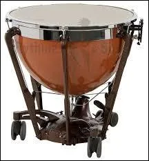 Voici une timbale. Combien en utilisons-nous généralement lors d'un morceau ?