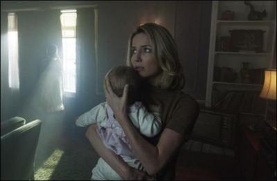 Comment s'appelle le bébé de Mia et John ?