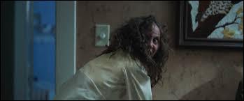 Que dit la fille de la secte satanique à Mia (la femme) ?