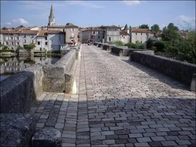 Votre soeur Louise vous a invité à passer le week-end prochain dans sa maison de Confolens, dans quel département irez-vous ?