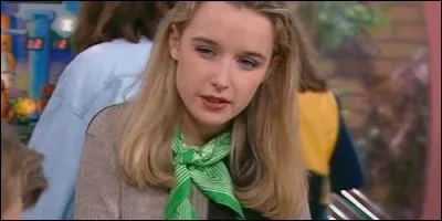 Comment s'appelle la petite peste du collège ?